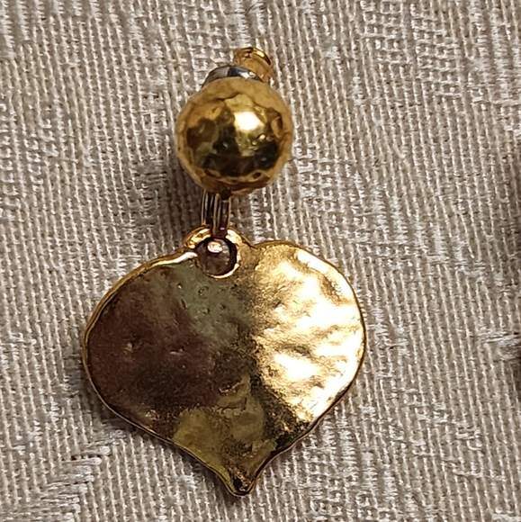 HERVÉ VAN DER STRAETEN SIGNED HAMMERED GOLD PLATED HEART DROP EARRINGS RARE PIER - Picture 3 of 15